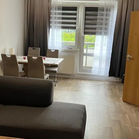 Sonnige Terrassenwohnung Mit 3 Zimmern R15 Apartment *
